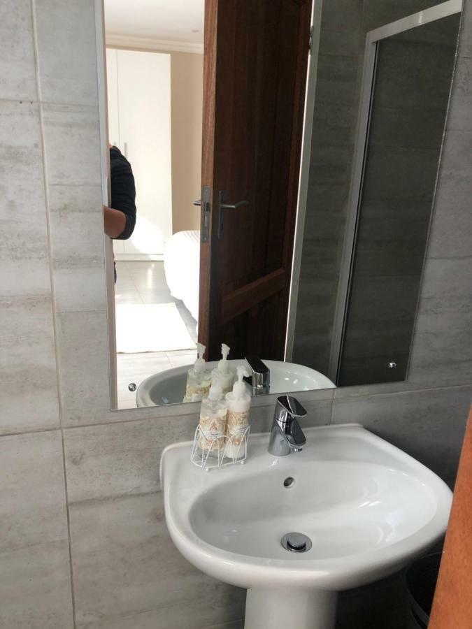 8 On Acacia Guesthouse Μπέντφορντβιου Εξωτερικό φωτογραφία