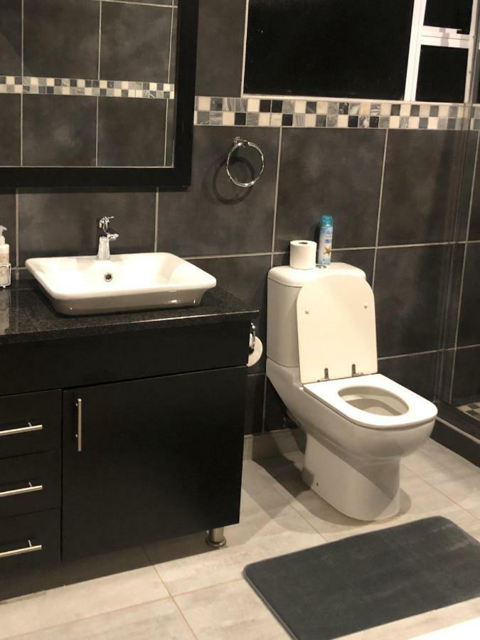 8 On Acacia Guesthouse Μπέντφορντβιου Εξωτερικό φωτογραφία