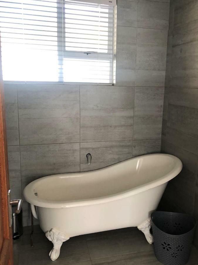 8 On Acacia Guesthouse Μπέντφορντβιου Εξωτερικό φωτογραφία
